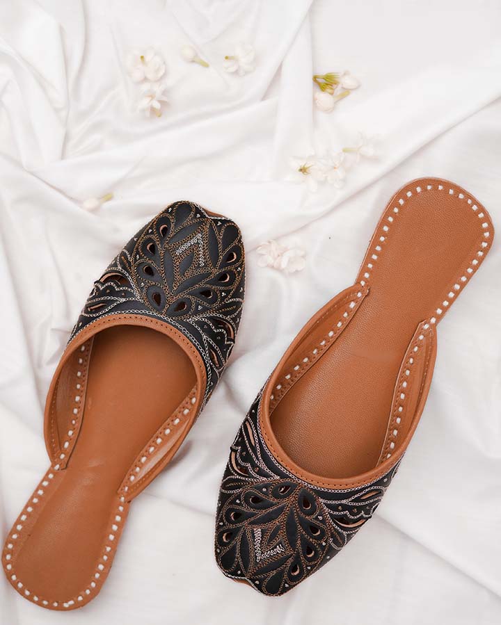 Pakistani India Punjabi Khussa Shoes 3D model | CGTrader